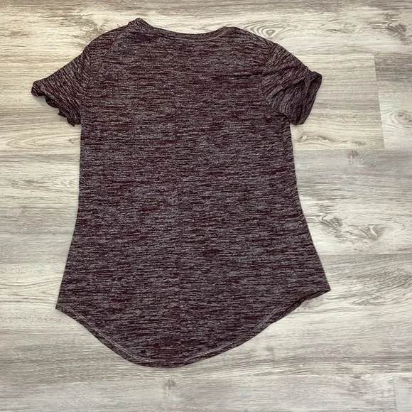 a.n.a. Wine Red & Silver Lightweight Knit Short Cuffed Sleeve Scoop Neck Top M - Picture 5 of 11